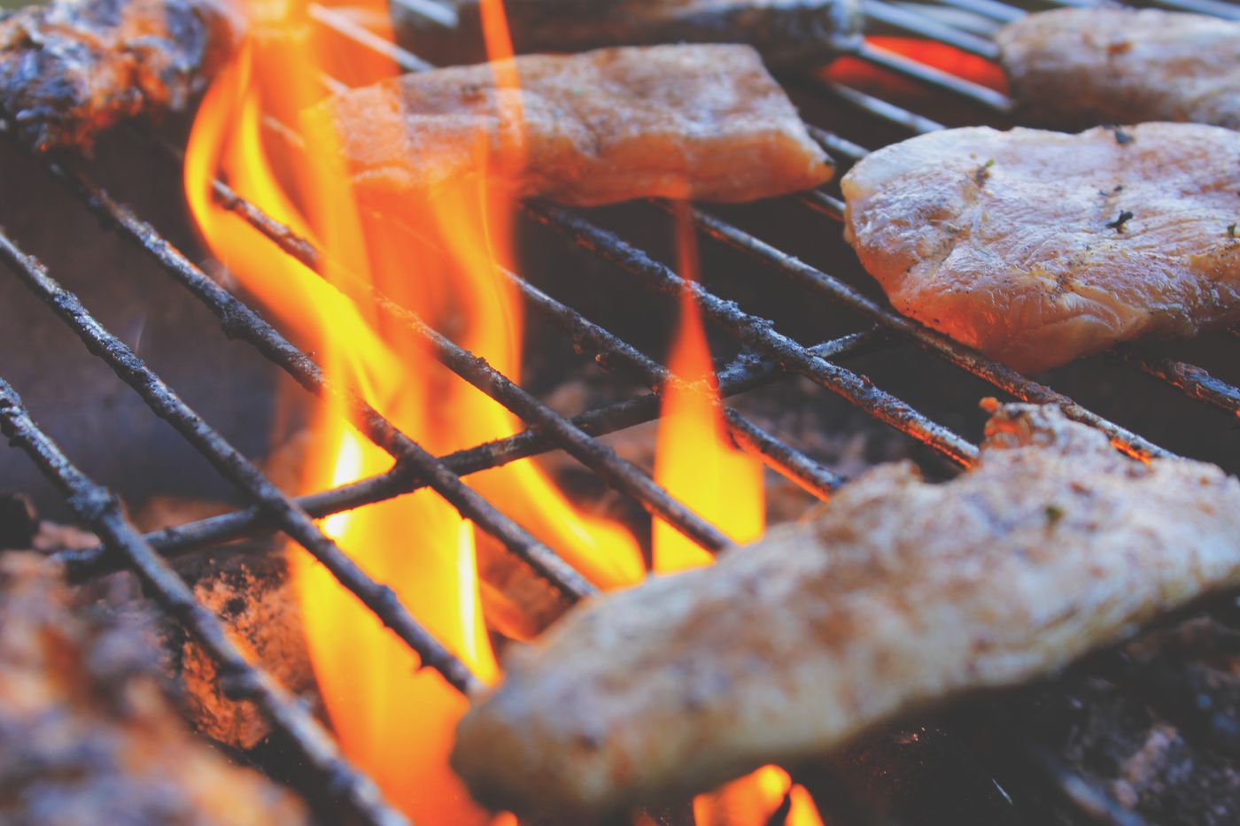 Holzkohlegrill